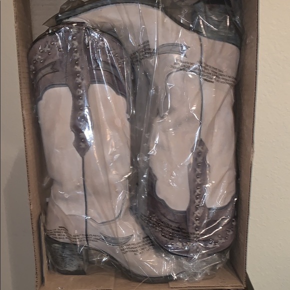 Dan Post shiver leather boots. Worn twice. Originally $283 selling for $220. - Picture 7 of 8